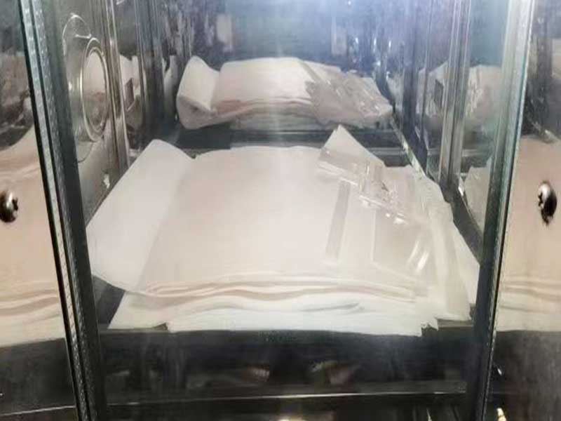 With our EP-6 water electret masterbatch added, the melt-blown nonwovens were undergoinga high-temperature test at 130℃.