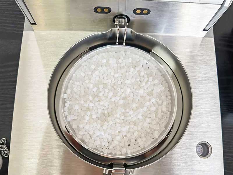 Photo of EP-6, best water electret masterbatch, manufactured by Ningbo NAVIGATOR.